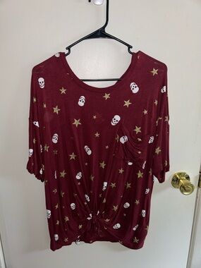 No Boundaries- Red Top with Skulls and Stars - 2XL/XXL